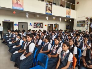 चैतन्य टेक्नो स्कूल में इन्वेस्टिचर सेरेमनी: एसीपी सीमा अहिरवार ने विद्यार्थियों को दिया अनुशासन व सड़क सुरक्षा का संदेश 1 WhatsApp Image 2026 07 31 at 16.19.13