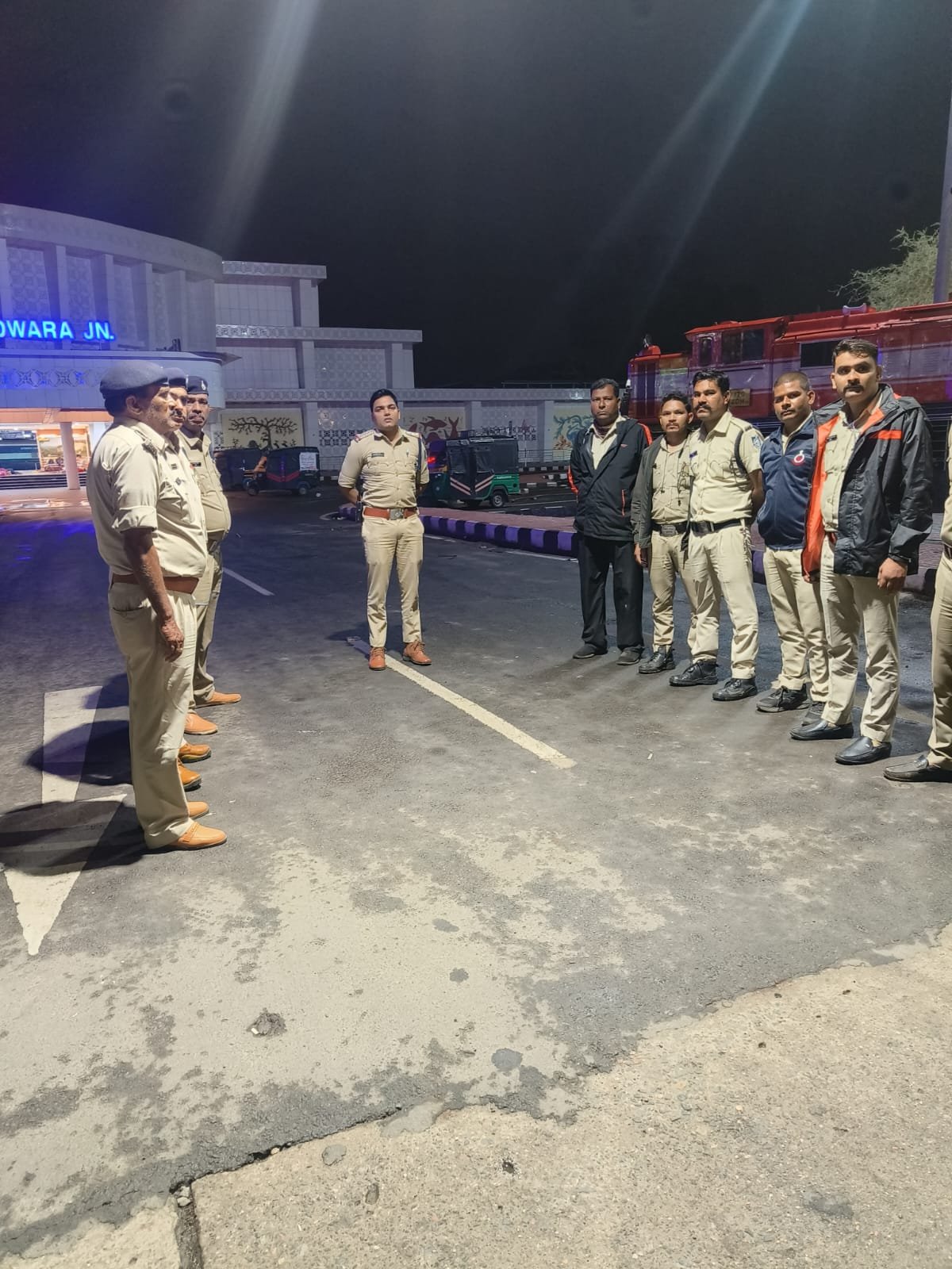 छिन्दवाड़ा पुलिस कॉम्बिंग आपरेशन एक ही रात्रि में किया 142 वारंटी गिरफ्तार 1 WhatsApp Image 2026 08 01 at 15.44.59
