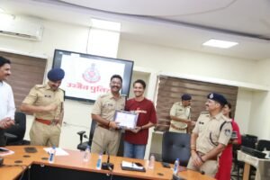 ऑपरेशन 'नशे से दूरी है ज़रूरी 2.0' अभियान का सफल समापन : जनजागरूकता में उत्कृष्ट योगदान देने वाले सोशल मीडिया इन्फ्लुएंसर्स को पुलिस अधीक्षक उज्जैन ने किया सम्मानित"। 4 WhatsApp Image 2026 08 02 at 13.28.17 1