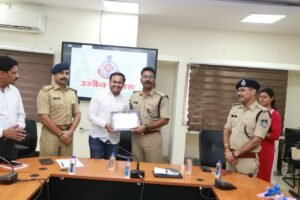 ऑपरेशन 'नशे से दूरी है ज़रूरी 2.0' अभियान का सफल समापन : जनजागरूकता में उत्कृष्ट योगदान देने वाले सोशल मीडिया इन्फ्लुएंसर्स को पुलिस अधीक्षक उज्जैन ने किया सम्मानित"। 3 WhatsApp Image 2026 08 02 at 13.28.18 3
