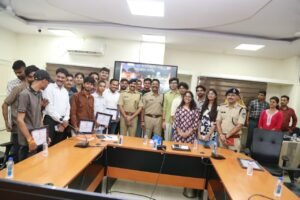ऑपरेशन 'नशे से दूरी है ज़रूरी 2.0' अभियान का सफल समापन : जनजागरूकता में उत्कृष्ट योगदान देने वाले सोशल मीडिया इन्फ्लुएंसर्स को पुलिस अधीक्षक उज्जैन ने किया सम्मानित"। 1 WhatsApp Image 2026 08 02 at 13.28.18 5