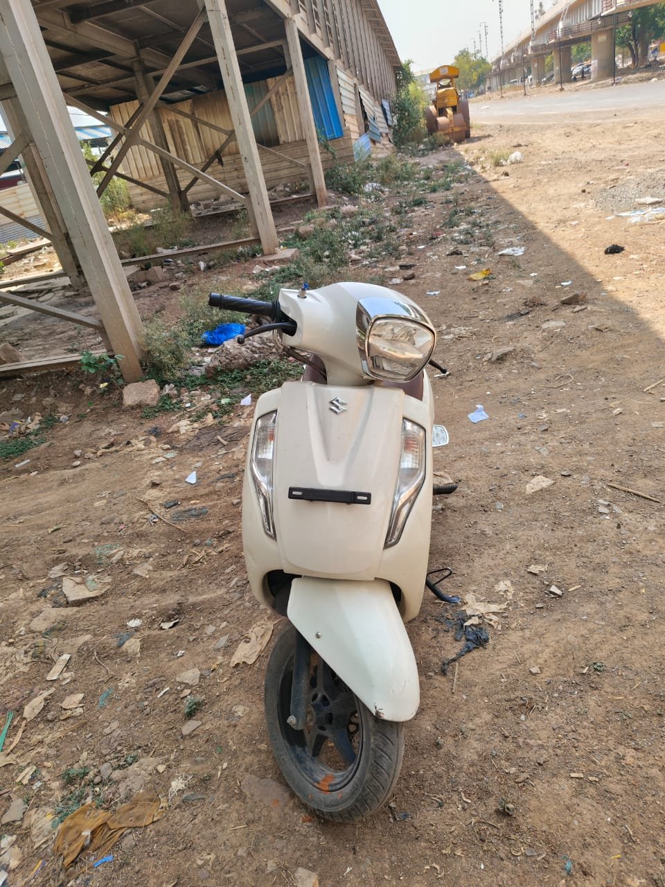 बेखौफ चोरों का आतंक: घर के बाहर खड़ी स्कूटी का लॉक तोड़कर ले गए, CCTV में कैद हुई पूरी वारदात 2 WhatsApp Image 2026 08 06 at 16.51.08