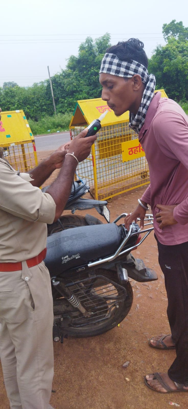 शराब पीकर पर्यटन स्थलों की ओर वाहन दौड़ाने वालों पर गरियाबंद पुलिस की सख्ती 1 WhatsApp Image 2026 08 08 at 14.56.31