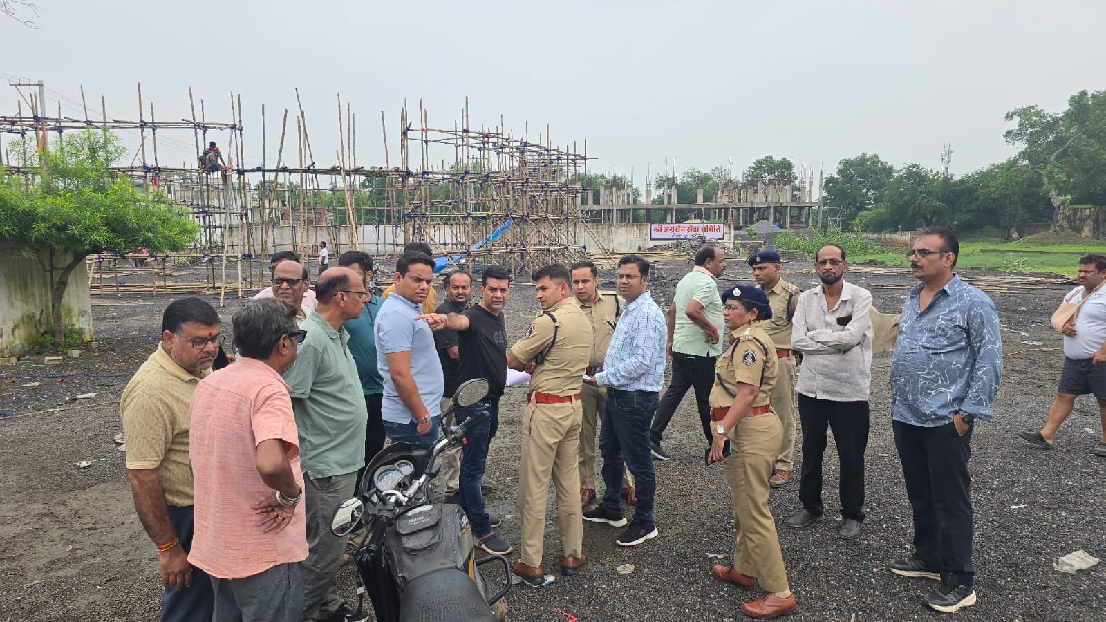 जांजगीर-चांपा में आगामी नवरात्रि पर्व की तैयारियों को लेकर पुलिस और प्रशासन ने कसी कमर 1 WhatsApp Image 2026 08 08 at 17.12.17