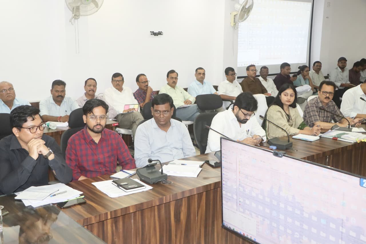 सतना कलेक्टर ने समय-सीमा प्रकरणों की बैठक में मुख्यमंत्री जन विष्वास अभियान की समीक्षा 1 WhatsApp Image 2026 08 11 at 16.14.22 1
