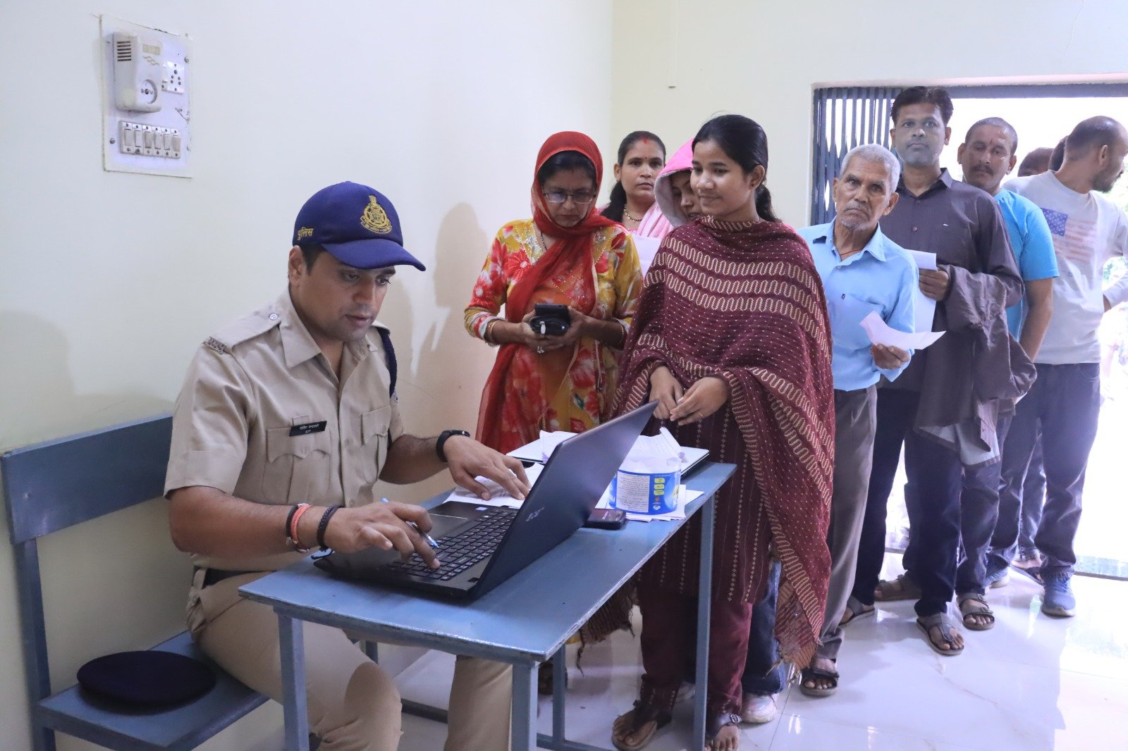 छिंदवाड़ा पुलिस का रक्षाबंधन पर उपहार, 1करोड़ कीमत के 501 गुम मोबाइल उनके वास्तविक मालिकों को लौटाए गए 2 WhatsApp Image 2026 08 12 at 13.50.39 1