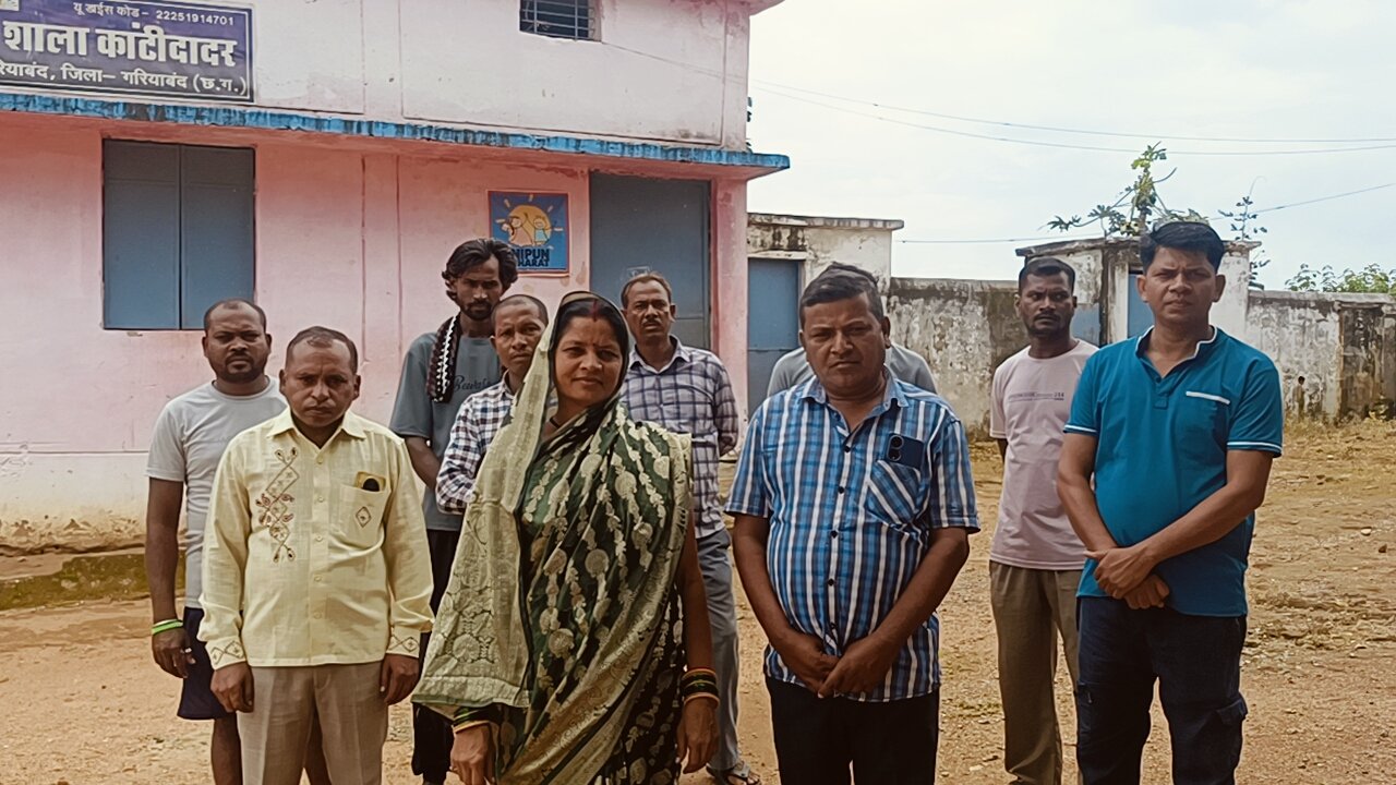जर्जर स्कूल भवन में 58 बच्चों का भविष्य दांव पर! एक कमरे में सिमटी पहली से पांचवीं तक की पढ़ाई 2 WhatsApp Image 2026 08 12 at 15.57.32