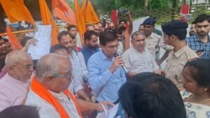 एमपी को 6 बार 'कृषि कर्मण अवॉर्ड' दिलाने वाले 27 हजार किसान मित्र व दीदियां बहाली की आस में; कलेक्टर को सौंपा ज्ञापन 2 WhatsApp Image 2026 08 17 at 7.34.59 PM 1