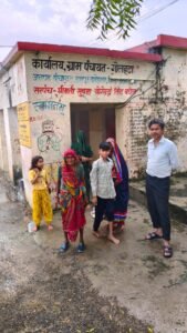 जनपद अधिकारियों ने ग्रामीण क्षेत्र का भ्रमण करके पानी से प्रभावित क्षेत्र में पानी निकासी एवं शिफ्टिंग की कराई व्यवस्था 1 WhatsApp Image 2026 08 21 at 18.51.02