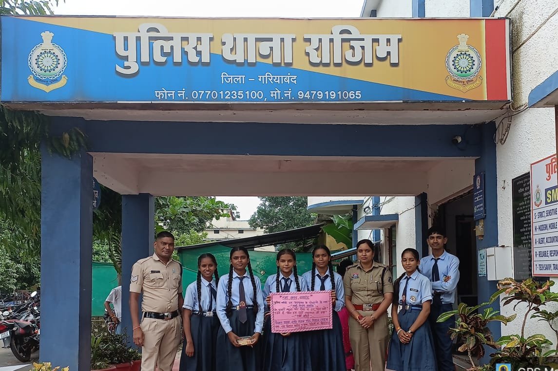 सैनिकों को भेजीं 1,000 छत्तीसगढ़ी पारंपरिक राखियां, पुलिस-स्वास्थ्यकर्मियों को बांधा रक्षासूत्र 1 WhatsApp Image 2026 08 27 at 18.18.50