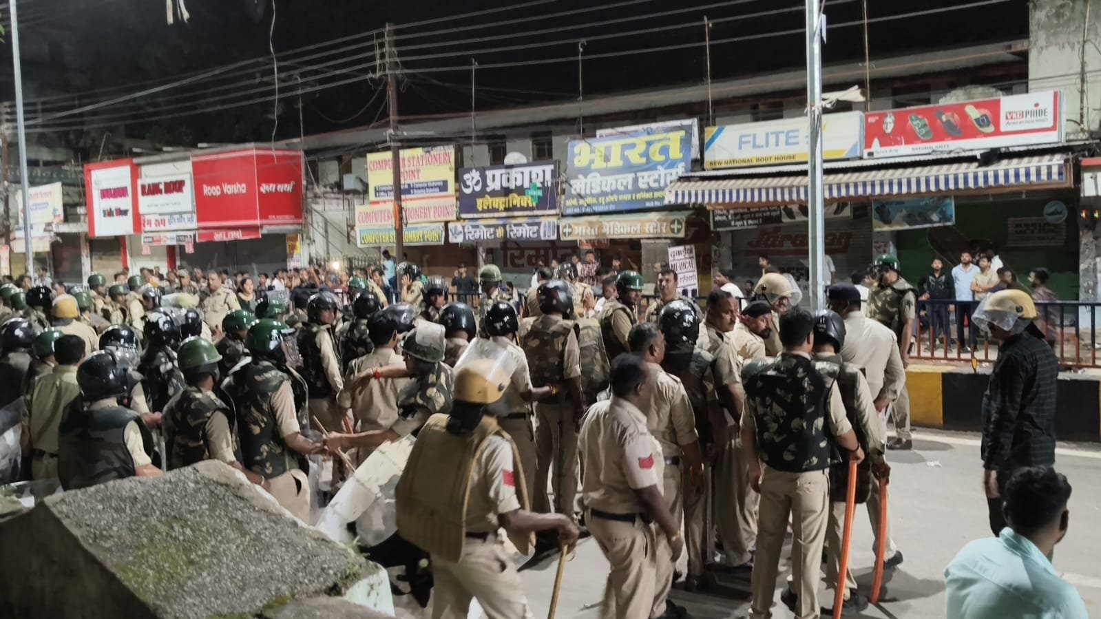 बिलासपुर मे कल रात से हीं निहायत निजी झगडे को दो समुदाय के झगडे की तरह बताने वालों से सावधान, उनके बहाकावे मे नहीं आना है,बिलासपुर का इतिहास अमन चैन का इतिहास है 1 WhatsApp Image 2026 08 29 at 16.48.14