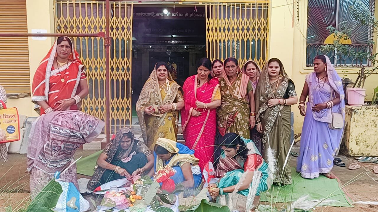 ममता, आस्था और परंपरा का पर्व बना कमरछठ, संतान की सुख-शांति के लिए महिलाओं ने रखा व्रत* 4 WhatsApp Image 2026 09 02 at 16.45.14