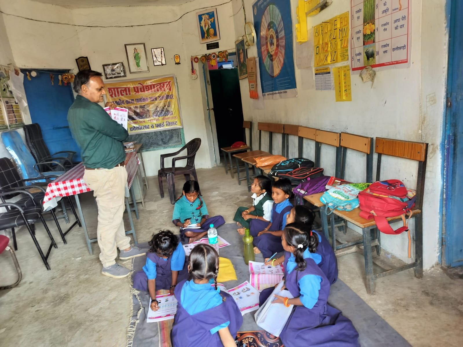 गरियाबंद के शिक्षा जगत को बड़ी उपलब्धि: ओमेश्वरी साहू और अनिल अवस्थी राज्य शिक्षक सम्मान से होंगे अलंकृत 3 WhatsApp Image 2026 09 04 at 07.02.37