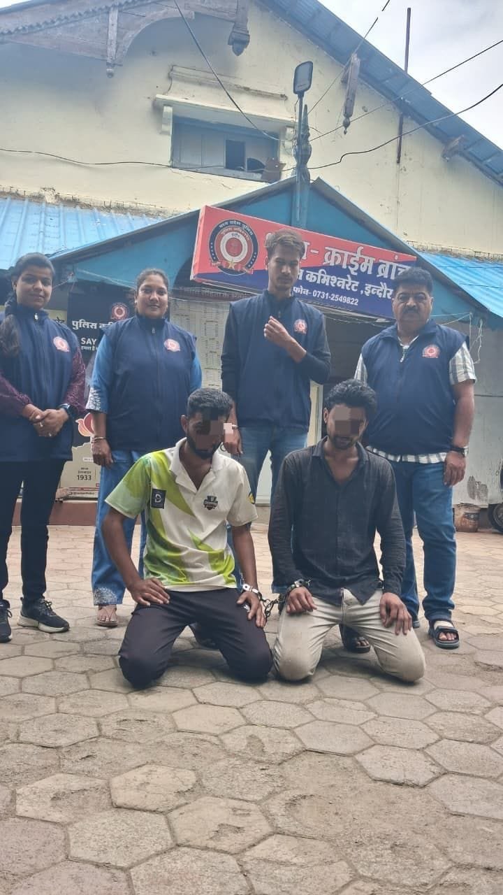क्राइम ब्रांच की बड़ी कार्रवाई: 2 तस्कर गिरफ्तार, 3 पिस्टल, 1 कट्टा और स्कूटी जब्त 2 WhatsApp Image 2026 09 04 at 07.08.06