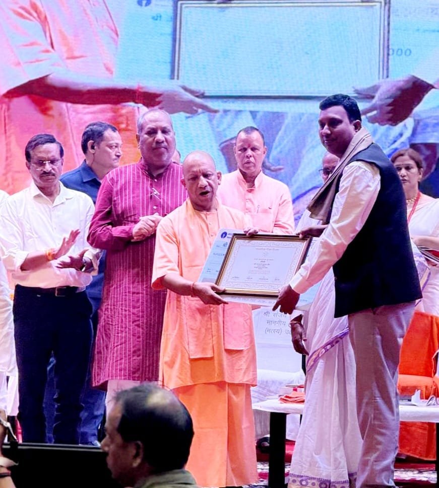 मुख्यमंत्री योगी आदित्यनाथ ने अश्वनी कुमार जैन को गोरखपुर में राज्य अध्यापक पुरस्कार से किया सम्मानित 2 WhatsApp Image 2026 09 05 at 16.48.57 3