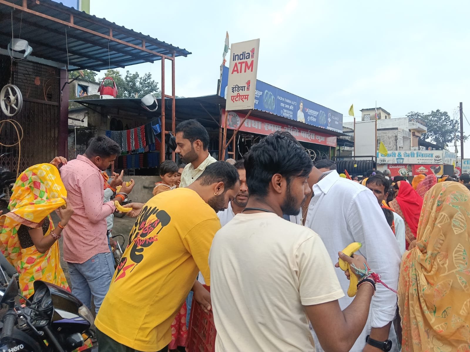 श्री कृष्ण जन्मोत्सव पर दमुआ में निकली भव्य शोभायात्रा, जगह-जगह हुआ फल वितरण 2 WhatsApp Image 2026 09 05 at 16.57.28