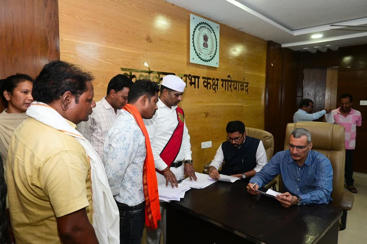 कलेक्टर ने जनदर्षन में 46 नागरिकों की समस्याएं सुनीं और त्वरित निराकरण के निर्देश दिए 2 WhatsApp Image 2026 09 08 at 17.02.59