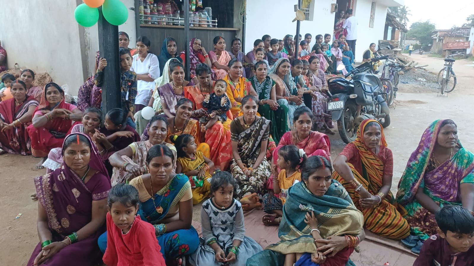 श्यामनगर हरदी में धूमधाम से मना तीज महोत्सव, छत्तीसगढ़ी संस्कृति और परंपरा के रंग में रंगा गांव 2 WhatsApp Image 2026 09 14 at 17.55.47