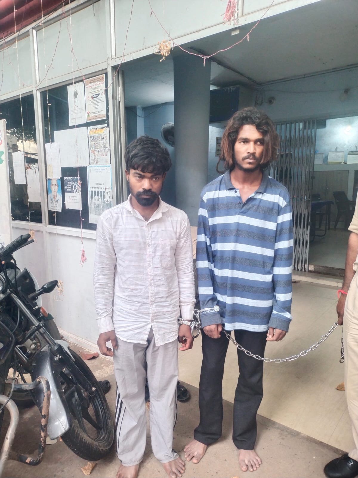 पुरानी बस्ती में शटर काटकर चोरी करने वाले दो शातिर चोर गिरफ्तार 1 WhatsApp Image 2026 09 16 at 18.03.35 1