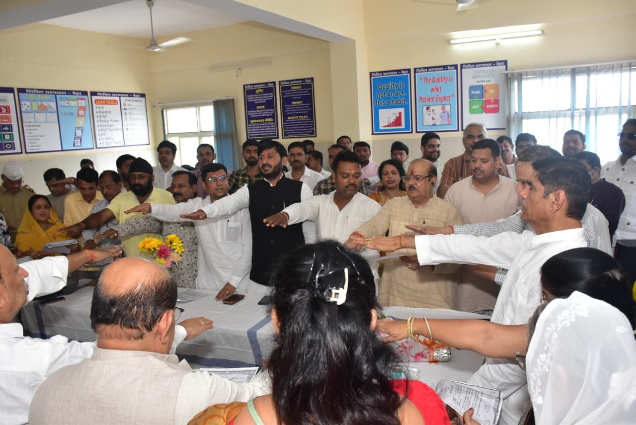 विधायक श्रीकांत चतुर्वेदी की उपस्थिति में सिविल अस्पताल मैहर में रक्तदान शिविर का शुभारंभ 1 WhatsApp Image 2026 09 17 at 13.53.28