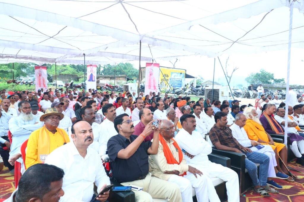चिरमिरी में 7.46 करोड़ की बायपास सड़क सहित विकास कार्यों का भूमिपूजन-लोकार्पण 7 WhatsApp Image 2026 09 22 at 12.05.54