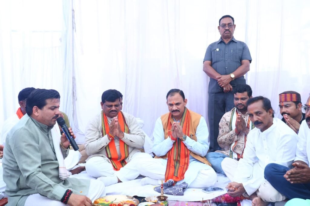चिरमिरी में 7.46 करोड़ की बायपास सड़क सहित विकास कार्यों का भूमिपूजन-लोकार्पण 2 WhatsApp Image 2026 09 22 at 12.05.56 1