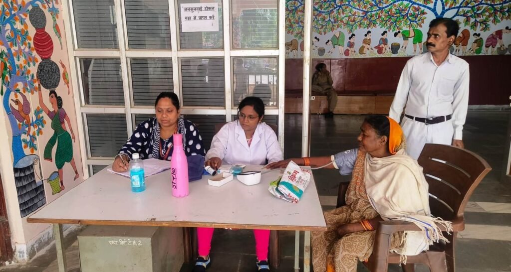 कलेक्टर ने सुनी समस्याएं, मौके पर सुलझने वाले प्रकरणों का तत्काल निराकरण; अधिकारियों को समय-सीमा में कार्रवाई के निर्देश 1 WhatsApp Image 2026 09 29 at 18.41.34