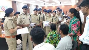 कमिश्नर ऑफिस में जनसुनवाई, 96 आवेदकों की सुनी समस्याएं 2 WhatsApp Image 2026 09 30 at 08.04.25