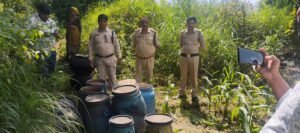 अवैध शराब निर्माण के खिलाफ दमुआ पुलिस की संयुक्त दबिश 3 WhatsApp Image 2026 09 30 at 21.58.39