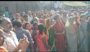 कुठला थाना मामला: दलपत पटेल की मौत के बाद भड़का आक्रोश, इंदिरा नगर तिराहे पर शव रखकर चक्काजाम 3 WhatsApp Image 2026 10 03 at 17.00.52 1