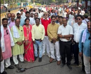 राष्ट्रीय समन्वयक त्रिलोक श्रीवास सैकड़ों सहयोगियो सहित कलेक्ट्रेट कार्यालय घेराव में हुए शामिल 1 WhatsApp Image 2026 10 13 at 18.47.33