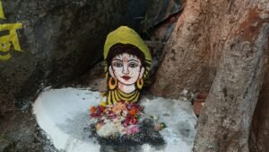 2000 फीट ऊंची पहाड़ी पर विराजमान मां गरजई धाम: आस्था, चमत्कारिक जनश्रुतियों और प्रकृति का अद्भुत संगम 2 WhatsApp Image 2026 10 18 at 12.23.41