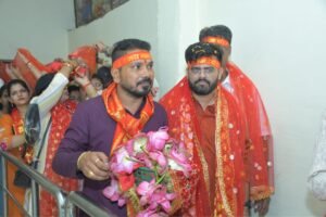 बिलासपुर में आस्था का महासैलाब: अरपा तट से 125 फीट चुनरी के साथ निकली ऐतिहासिक चुनरी यात्रा, जनसैलाब में डूबा शहर 2 WhatsApp Image 2026 10 19 at 13.13.35