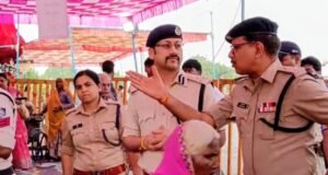 रतलाम रेंज के डीआईजी निमिष अग्रवाल ने भादवा माता के दरबार में टेका मत्था, श्रद्धालुओं की कतार में पहुंचकर किए दर्शन 1 WhatsApp Image 2026 10 19 at 19.02.57 1