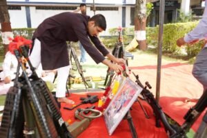 एसपी संदीप कुमार पटेल ने पुलिस लाइन नारायणपुर में किया शस्त्र पूजन, नवनिर्मित वाहन शाखा कार्यालय का किया उद्घाटन। 1 WhatsApp Image 2026 10 20 at 17.05.27 2