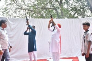 सुकमा एसपी मयंक गुर्जर ने पुलिस लाइन में किया शस्त्र पूजन। 1 WhatsApp Image 2026 10 20 at 17.11.14 1