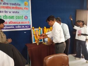 एसपी राजेश व्यास ने विद्यार्थियों को दिया प्रेरणादायी संदेश-विधिक जागरूकता, साइबर सुरक्षा एवं जिम्मेदार नागरिकता के महत्व से कराया अवगत 2 WhatsApp Image 2026 10 28 at 18.23.38