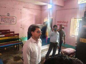 जिलाधिकारी ने बाजपट्टी प्रखंड-अंचल कार्यालयों का किया निरीक्षण 1 photo 2026 10 01 11 20 52
