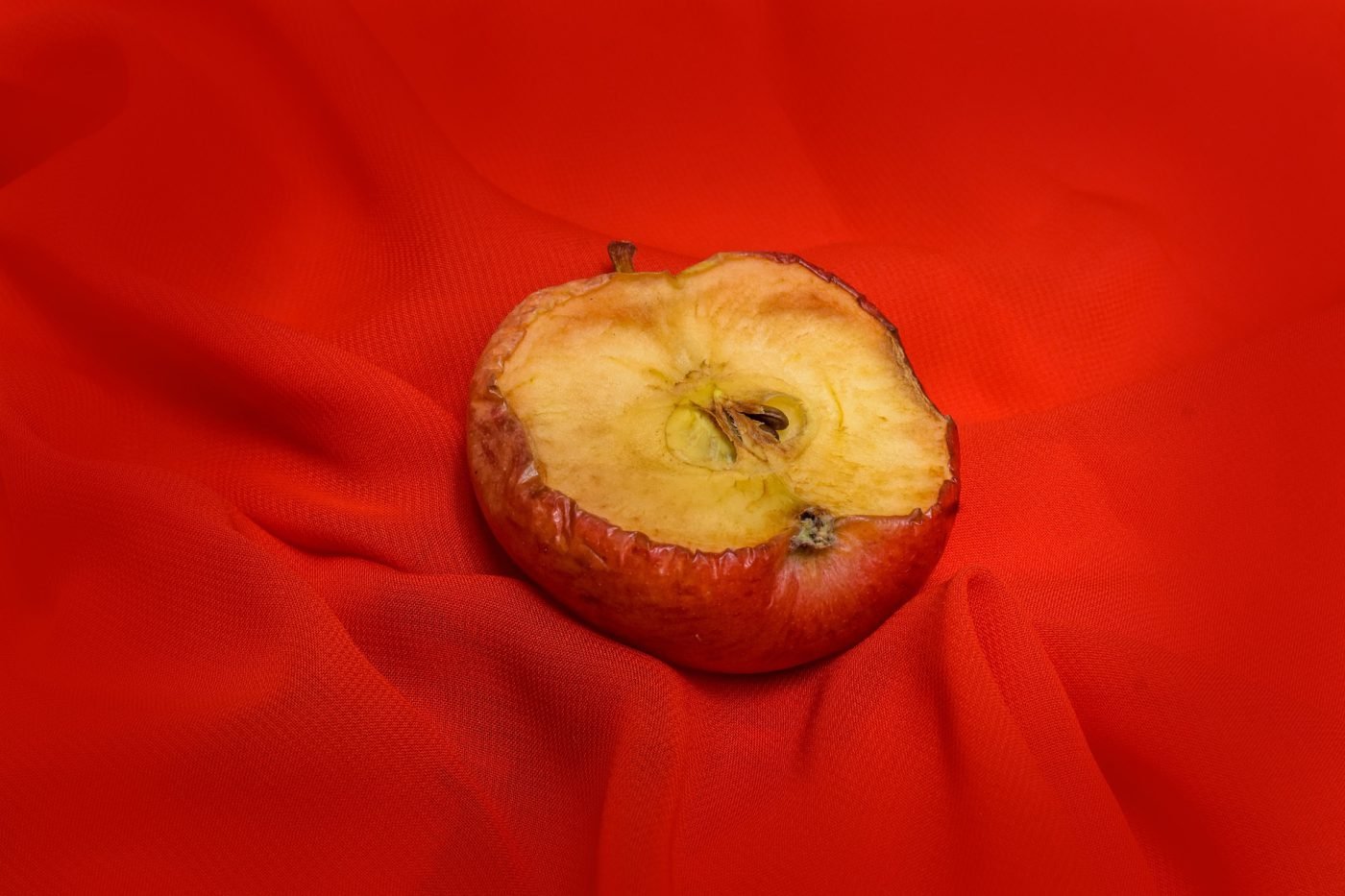 apple-3623835_1920-1400x933