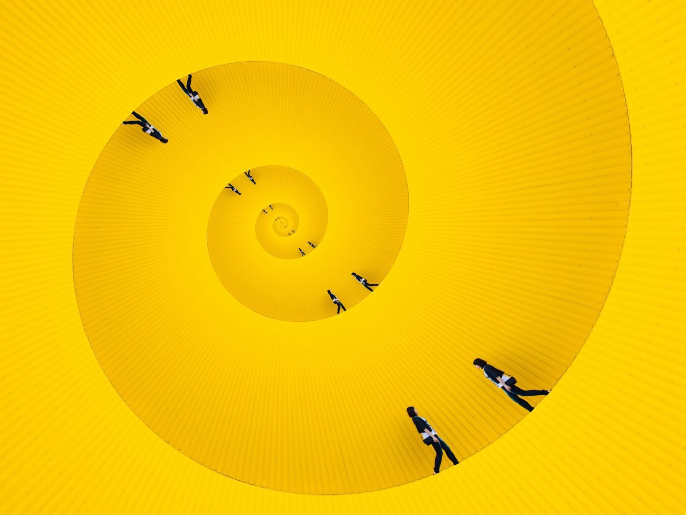 circle-3762954_1920-1400x1050