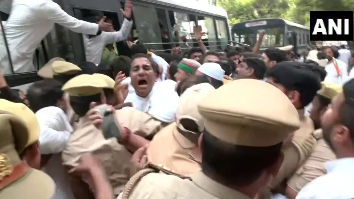 13_03_2023-congress_protest_centre_23354730