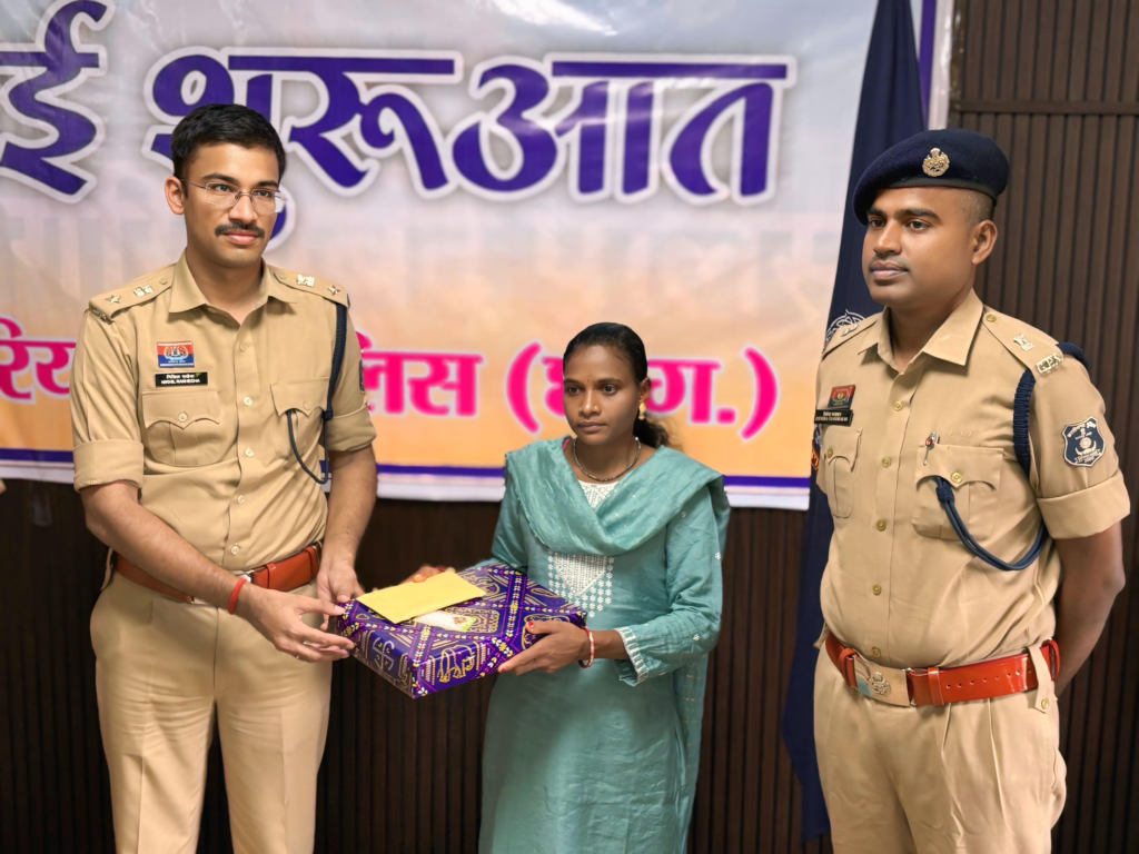 शासन द्वारा चलाये जा रहे नक्सल आत्मसमर्पण-पुनर्वास योजना एवं अपने आत्मसमर्पित साथियों के खुशहाल जीवन से प्रभावित होकर नगरी एरिया कमेटी-सचिव 08 लाख ईनामी महिला माओवादी द्वारा आत्मसमर्पण web.whatsapp 15 6