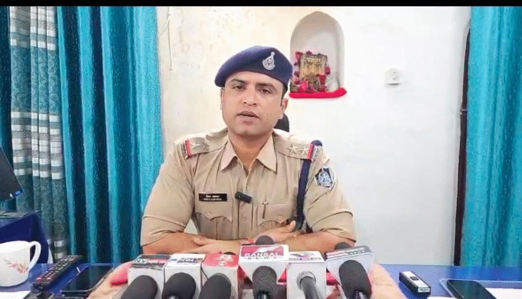 अमहिया पुलिस ने धनतेरस के दिन लौटाई लोगों की मुस्कान, लंबे समय से गुमे हुए फोन पाकर खुश हुए लोग