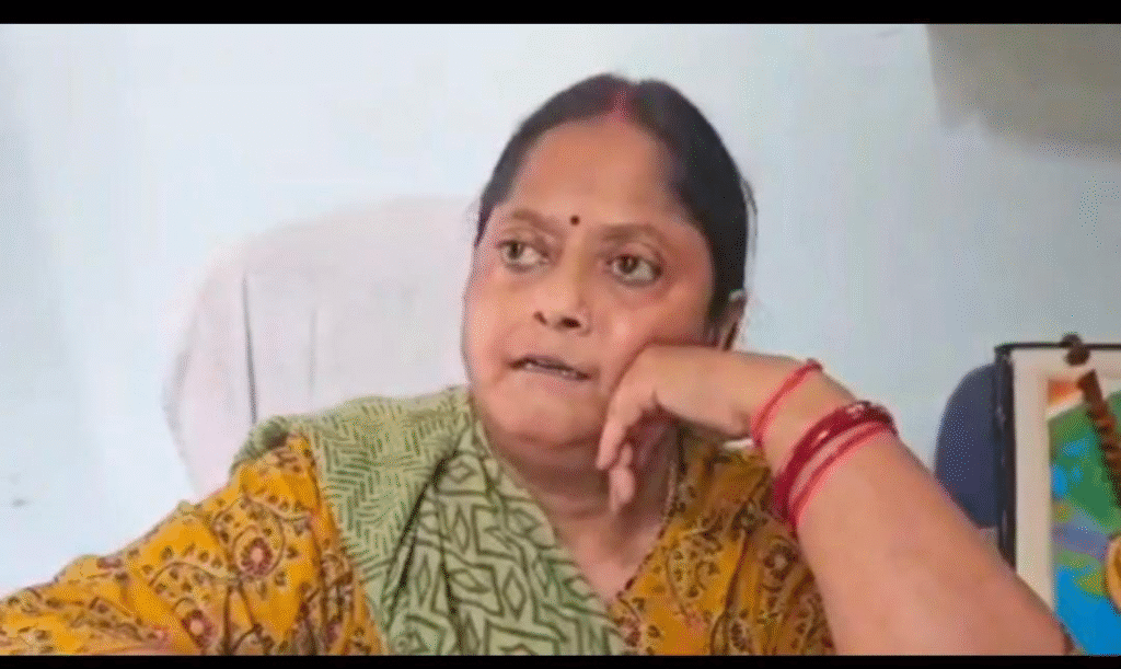 चोरहटा हाई स्कूल शिक्षकों के लिए बना अखाडे का मैदान,11, 12 बजे के बीच आते हैं शिक्षक, फिर बताते हैं काम का बहाना, मोटी तन्ख्वाह लेने के बाद भी बेपरवाह, शासन के आदेशों को बता रहे धता