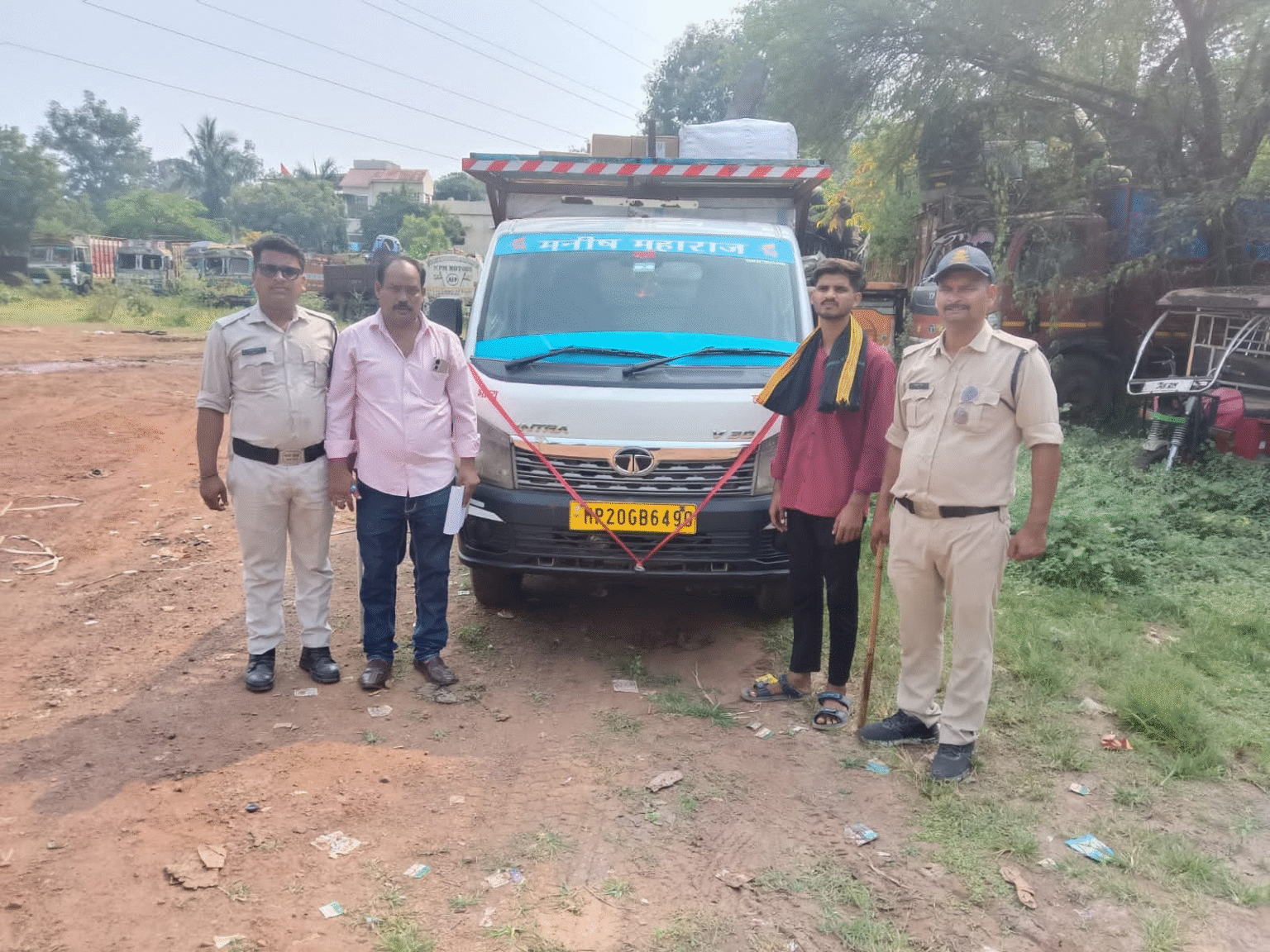 पांच वाहनों से वसूला गया 33 हजार रूपये का समन शुल्क web.whatsapp 27 3