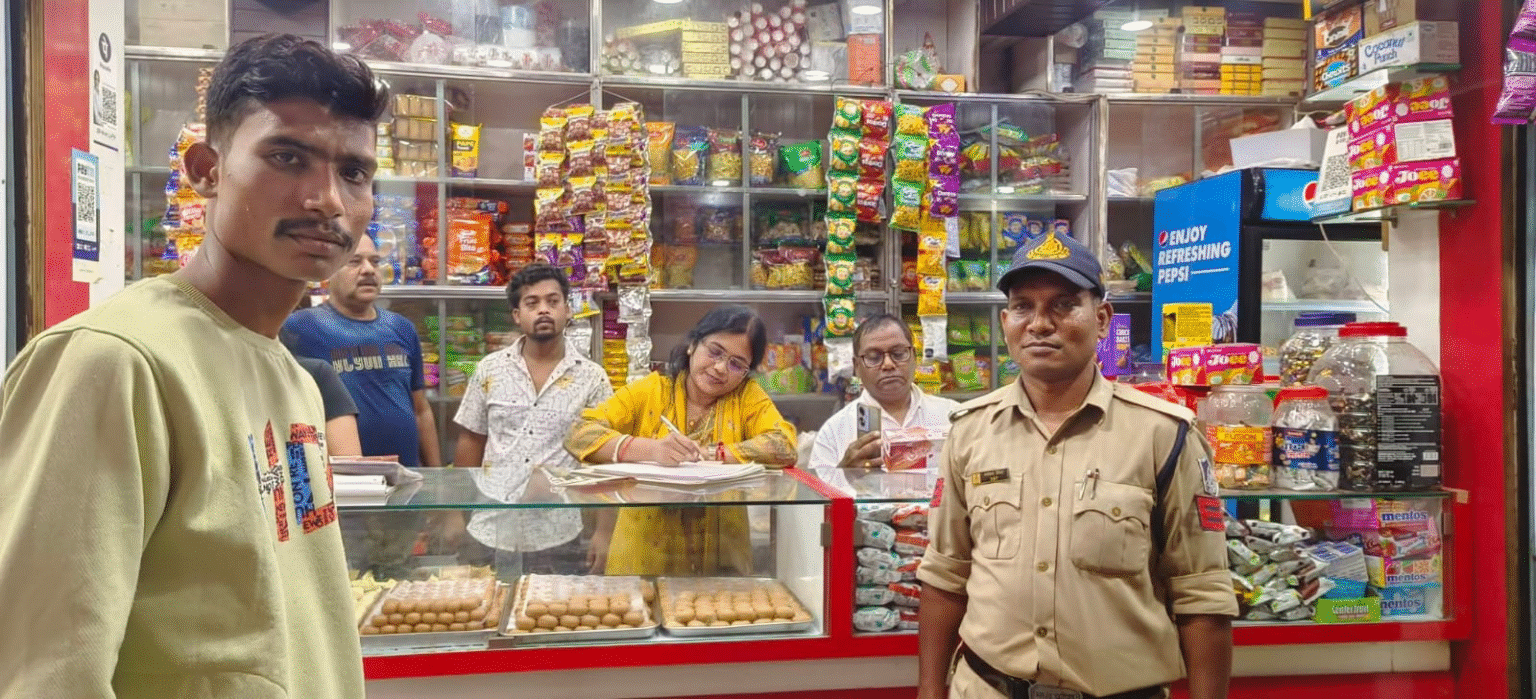 त्योहारों पर खाद्य सुरक्षा टीम की कार्रवाई, कई दुकानों से लिए गए सैंपल web.whatsapp 8 6