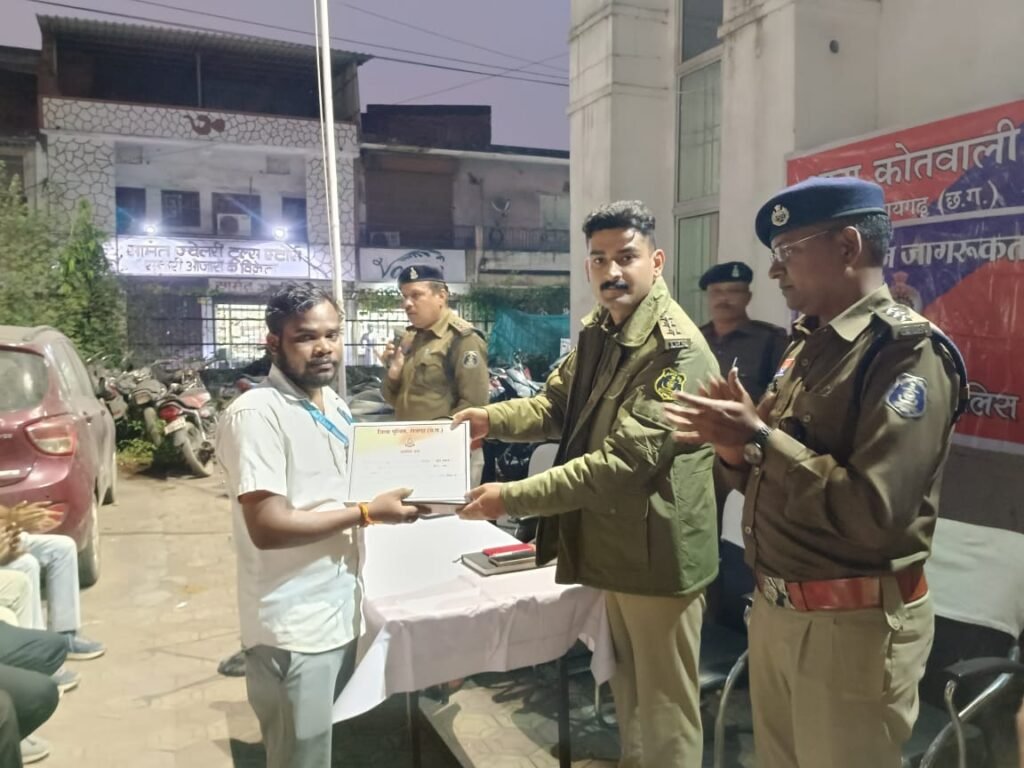 कोतवाली थाना परिसर में 14 श्रेष्ठ नागरिक हुए सम्मानित, सीएसपी मयंक मिश्रा ने जवाबदेही और सहयोग का संदेश दिया
