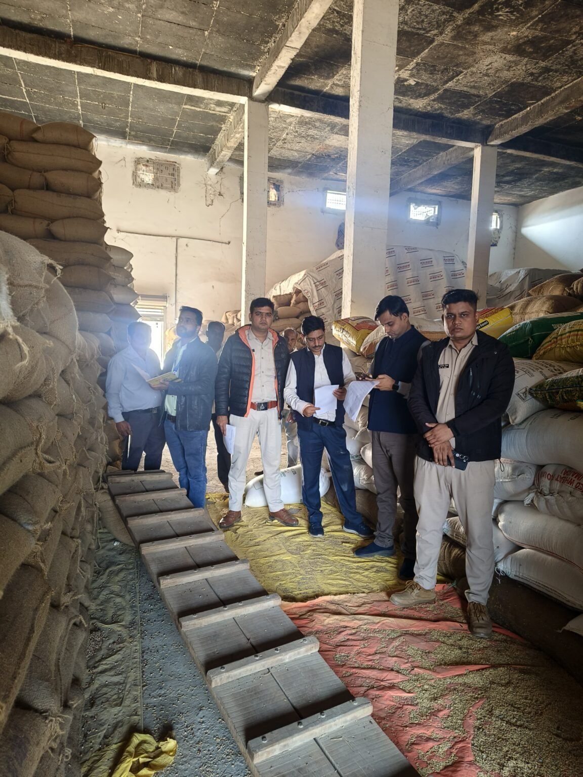 धान के अवैध परिवहन और भंडारण पर जिला प्रशासन सख्त, रखी जा रही पैनी नजर b47743ed d1e3 4b8b a48e c64eaaaecffb