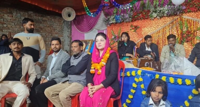 बधारी कला गांव में बौद्ध कथा के समापन के दौरान ग्रामीणों की आंखे दिखी नम