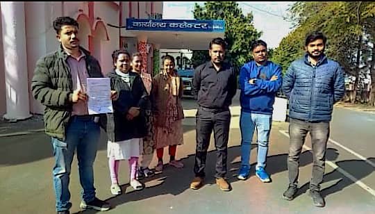 आयुष्मान योजना की प्रोत्साहन राशि में कथित घोटाला, शहपुरा CHC के कर्मचारियों ने सौंपा कलेक्टर को शिकायत पत्र